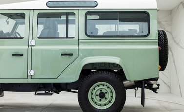 Land Rover Defender 110 Heritage 27