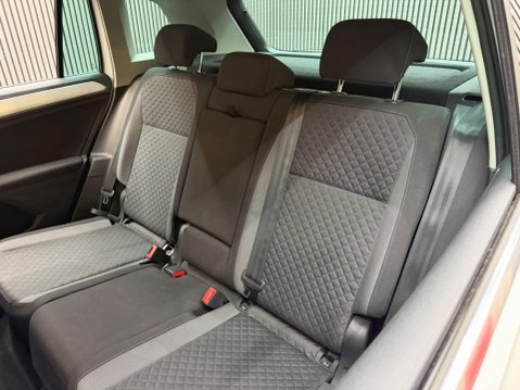 Volkswagen Tiguan 2.0 TDI SE Navigation 4Motion Euro 6 (s/s) 5dr 49