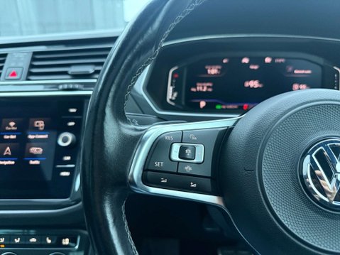 Volkswagen Tiguan 2.0 Tiguan R-Line Tech TSi 4Motion Semi-Auto 4WD 5dr 32