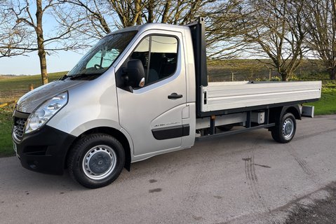 Renault Master LL35 Business 145 ps dCi Dropside Truck - Air Con & Sat Nav 1