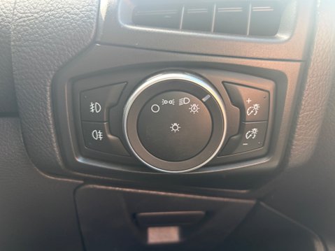 Ford Focus TITANIUM X 29