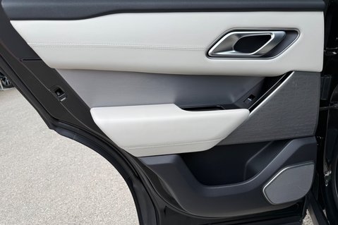 Land Rover Range Rover Velar R-DYNAMIC HSE - ALL BLACK - SLIDING PAN ROOF -2 OWNERS - SERVICE HISTORY 31