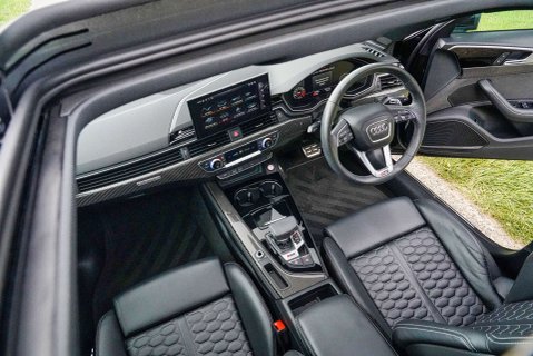 Audi RS4 Carbon Black 27