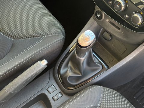 Renault Clio ICONIC TCE 20