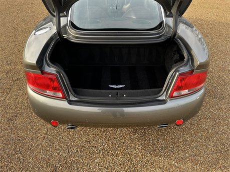 Aston Martin Vanquish V12 S 83