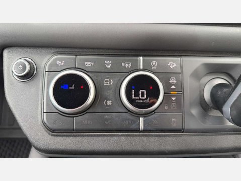 Land Rover Defender 3.0 Defender Hard Top X-Dynamic HSE D MHEV Auto 4WD 33
