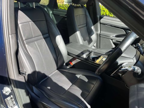 Land Rover Range Rover Evoque 2.0 Range Rover Evoque R-Dynamic SE D MHEV Auto 4WD 5dr 18