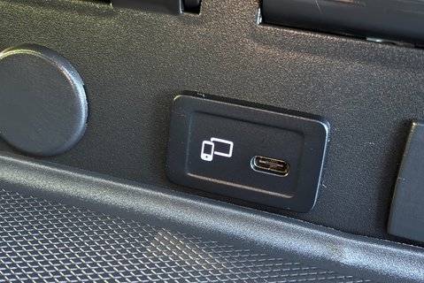 Mercedes-Benz Sprinter 319 Cdi Premium - with In-Built Bed + Diesel Heater 33