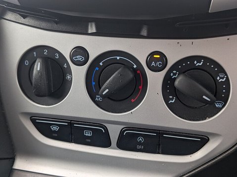 Ford Focus ZETEC NAVIGATOR TDCI 27