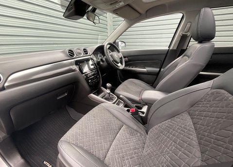 Suzuki Vitara SZ5 BOOSTERJET MHEV 13