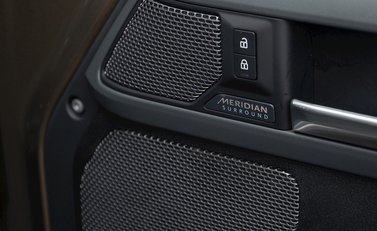 Land Rover Defender 110 X P400 25