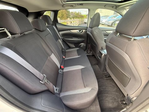 Nissan Qashqai 1.5 dCi N-Connecta Euro 6 (s/s) 5dr 19