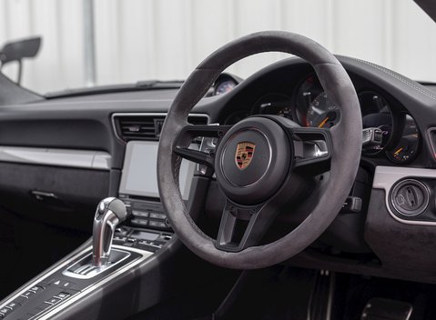 Porsche 911 GT3 (991.2) 11