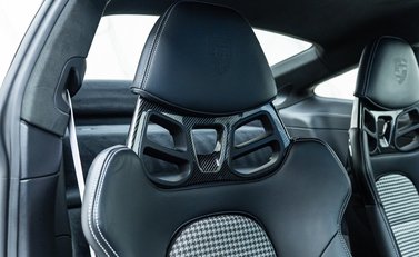Porsche 911 GT3 Touring (992) 13