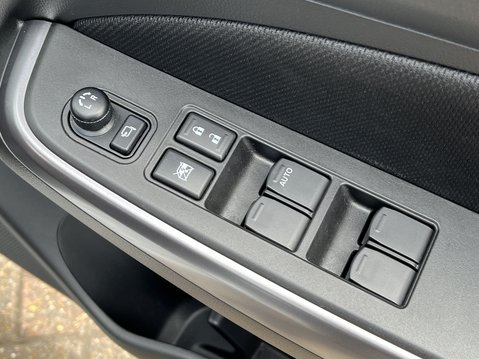 Suzuki Swift 1.2 Dualjet 83 12V Hybrid SZ5 5dr Auto 19