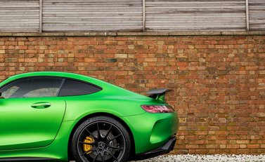 Mercedes-Benz AMG GT R 33