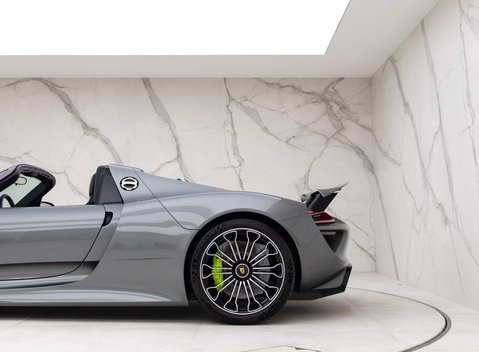 Porsche 918 Spyder 30