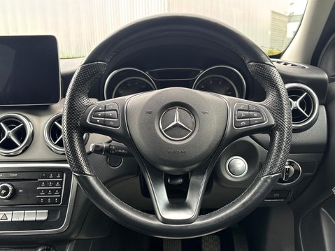 Mercedes-Benz GLA Class GLA 180 URBAN EDITION 15