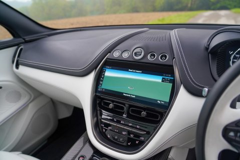 Aston Martin DBX 707 15