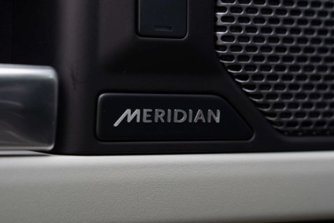 Land Rover Defender P400e XS Edition 18