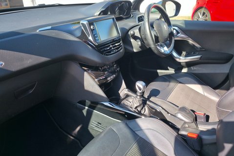 Peugeot 2008 S/S ALLURE..1FORMER KEEPER,7 MAIN DEALER SERVICES,STUNNING  13