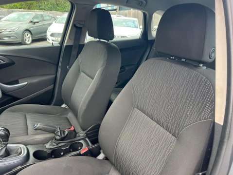 Vauxhall Astra 1.4 16v Exclusiv Euro 5 5dr 25