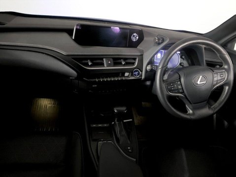 Lexus Ux 2.0 250h Takumi SUV 5dr Petrol Hybrid E-CVT Euro 6 (s/s) (184 ps) 18