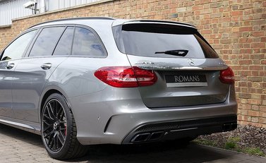 Mercedes-Benz C63 S Estate 24