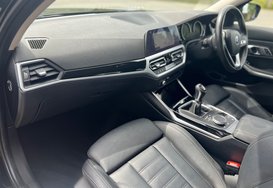 BMW 3 Series 318D SPORT 32