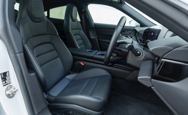 Porsche Taycan 4S 10