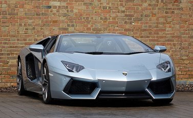 Lamborghini Aventador LP 700-4 Roadster 1