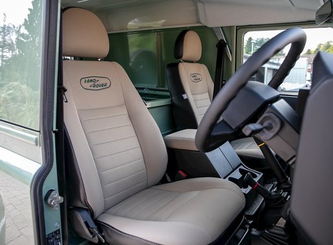 Land Rover Defender 90 Heritage Hard Top 12