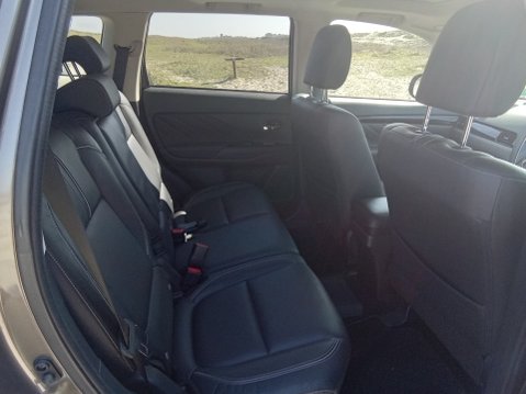 Mitsubishi Outlander 2.2D Ultimate SUV 5dr Diesel T-Tronic 4WD Euro 6 (181 ps) 12