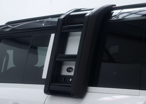 Land Rover Defender 3.0 Defender X-Dynamic HSE D300 MHEV A 4WD 5dr 14