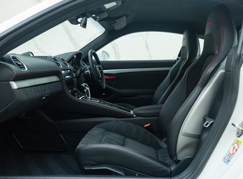 Porsche Cayman GT4 (718) 16