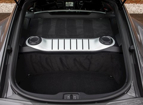 Porsche Cayman GT4 28