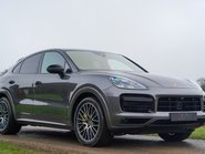 Porsche Cayenne TURBO S E-HYBRID 2