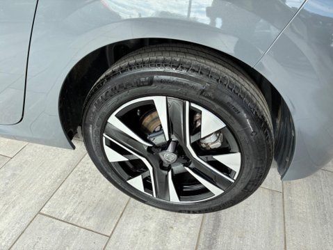 Peugeot 208 1.2 PureTech Allure Euro 6 (s/s) 5dr 8