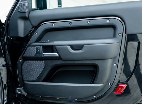 Land Rover Defender 90 V8 P525 Urban 22