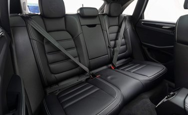 Porsche Macan TURBO PDK 8