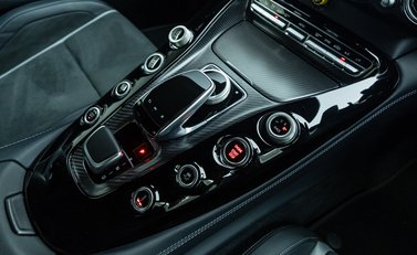 Mercedes-Benz AMG GT R 18