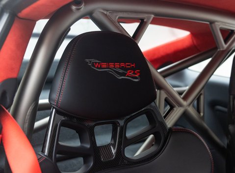 Porsche 911 (991) GT2 RS Weissach 12