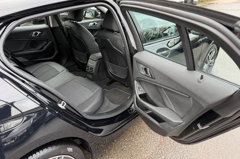 BMW 1 Series 118I SPORT - 1 OWNER -REVERSE CAMERA - PARK ASSISTANT - COMFORT PACKAGE 28
