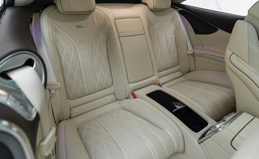 Mercedes-Benz S63 AMG Coupe 13