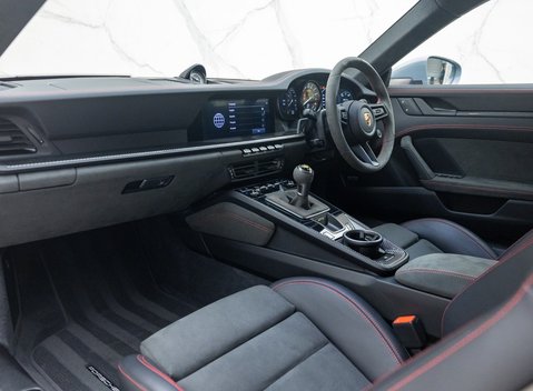 Porsche 911 GT3 (992) 18