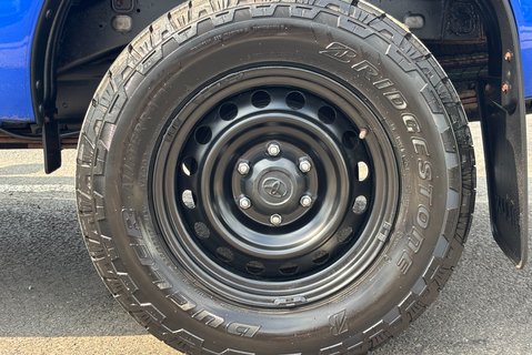 Toyota Hilux Active 4WD D-4D ECB Pickup 31
