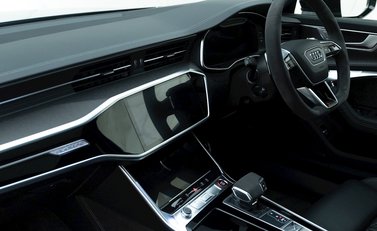 Audi RS6 Avant Carbon Black 16