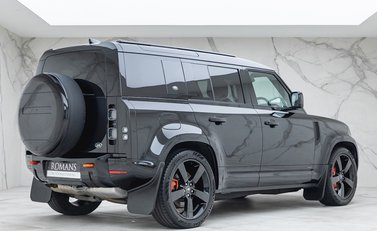 Land Rover Defender 110 D300 X 7