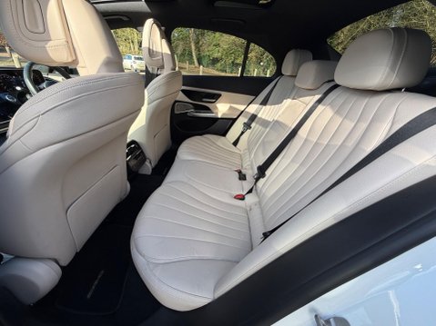 Mercedes-Benz E Class 2.0 E300e 25.4kWh AMG Line (Premium Plus) G-Tronic Euro 6 (s/s) 4dr 16