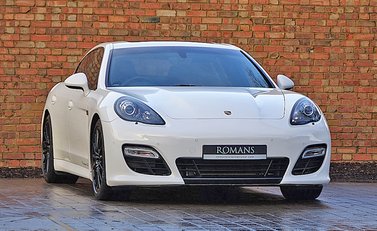 Porsche Panamera GTS 1